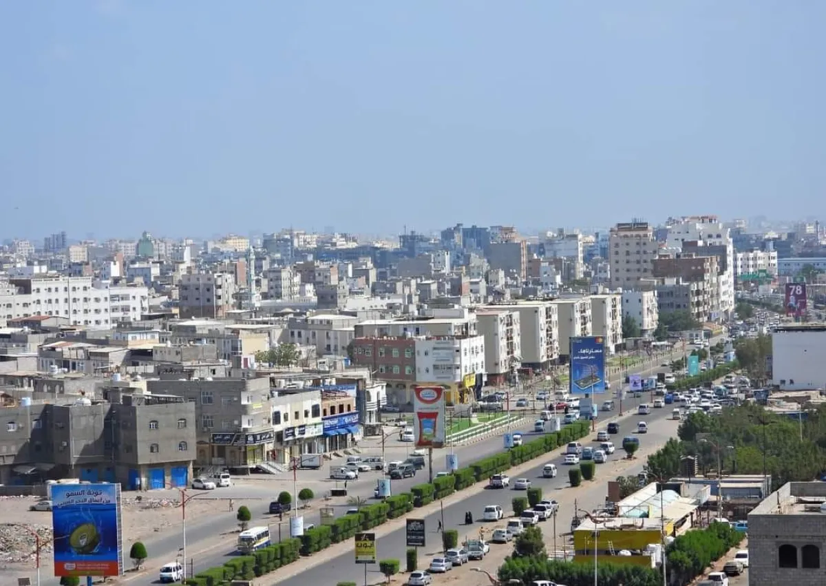 مسلحون يقتحمون قسم شرطة في عدن وسط اتهامات بمحاولة الاستيلاء على ملفات 