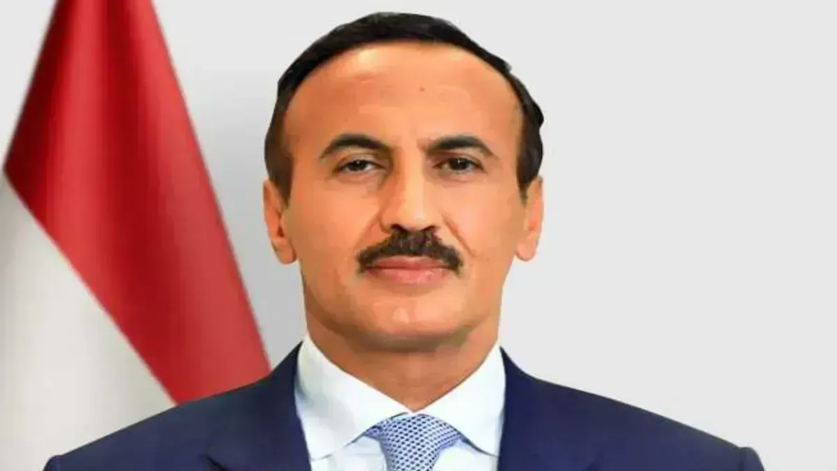 أحمد علي عبدالله صالح يُعزي في وفاة الشيخ أحمد العُمري