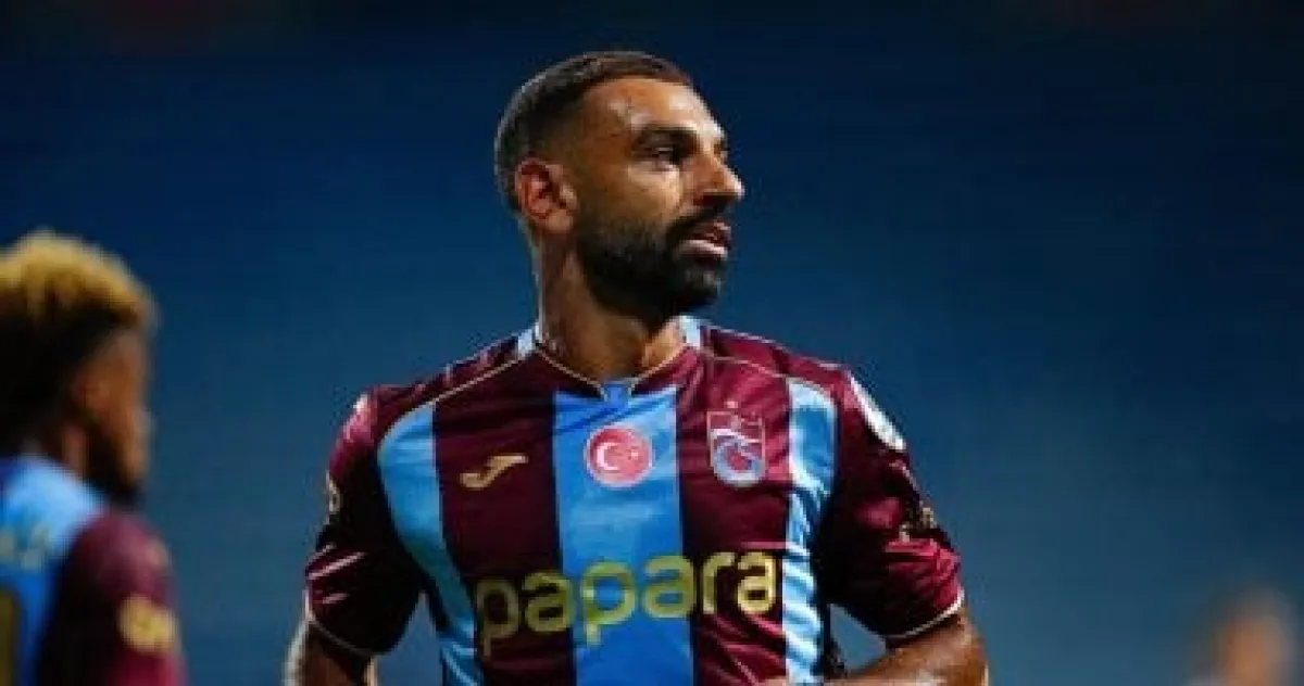 مشجع تركي يخطف الأنظار بدعم خاص لمحمد صلاح قبل مواجهة طرابزون سبور