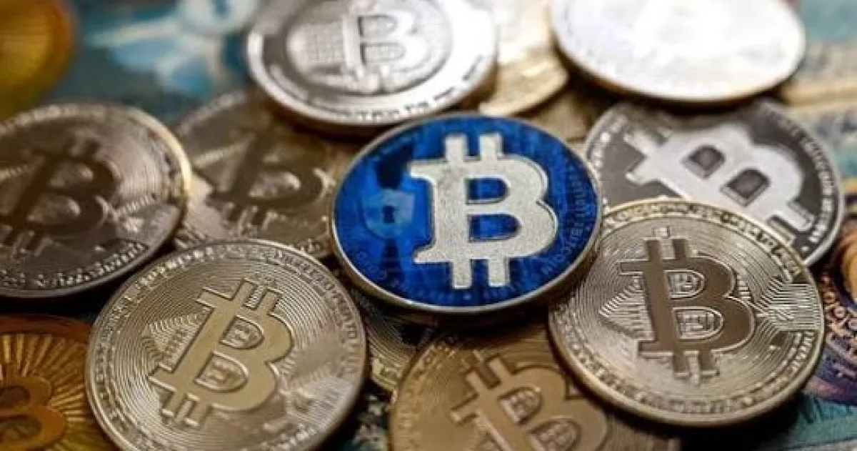 بيتكوين تتراجع وسط ضغوط ارتفاع عوائد السندات العالمية